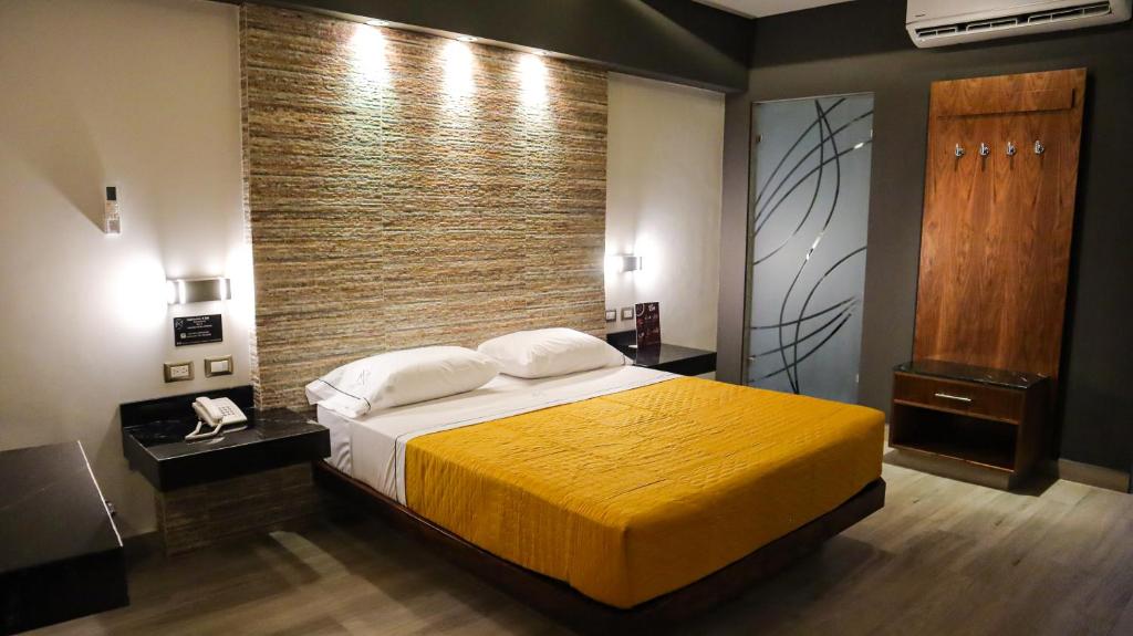 Hotel Myst. Hotel Myst.