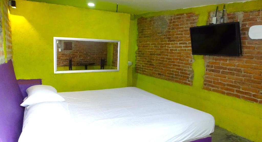 HOTEL PEACE AND LOVE