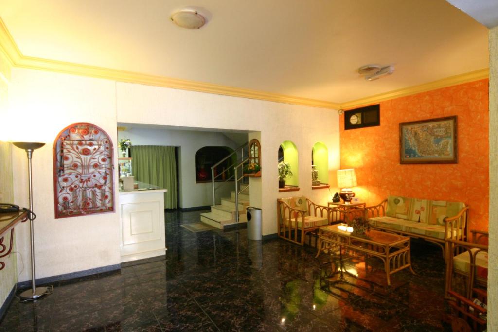 Hotel Plaza Crystal