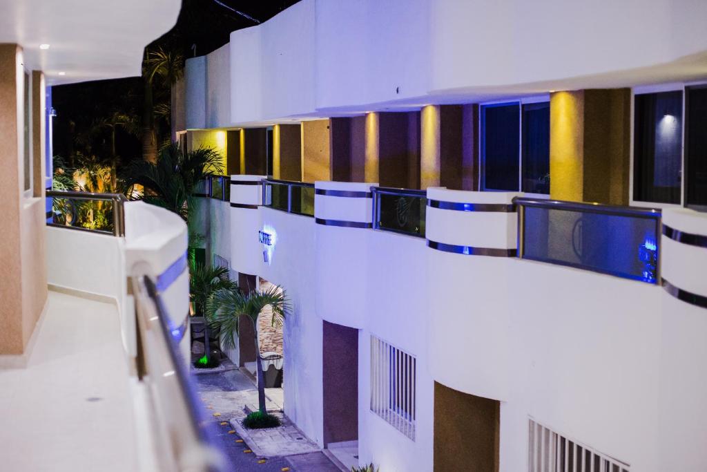 Hotel & Suites Country