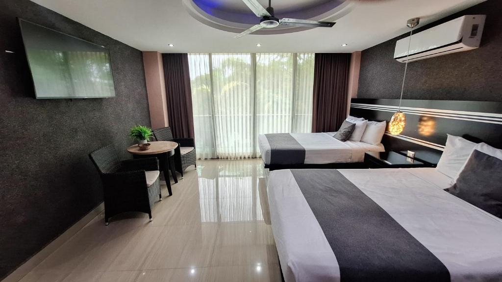 Hotel & Suites Country Hotel & Suites Country