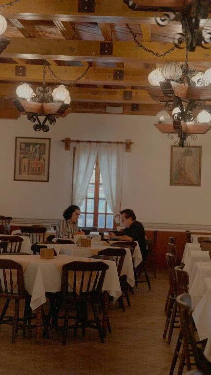 Hotel y Restaurant Embajadoras Hotel y Restaurant Embajadoras
