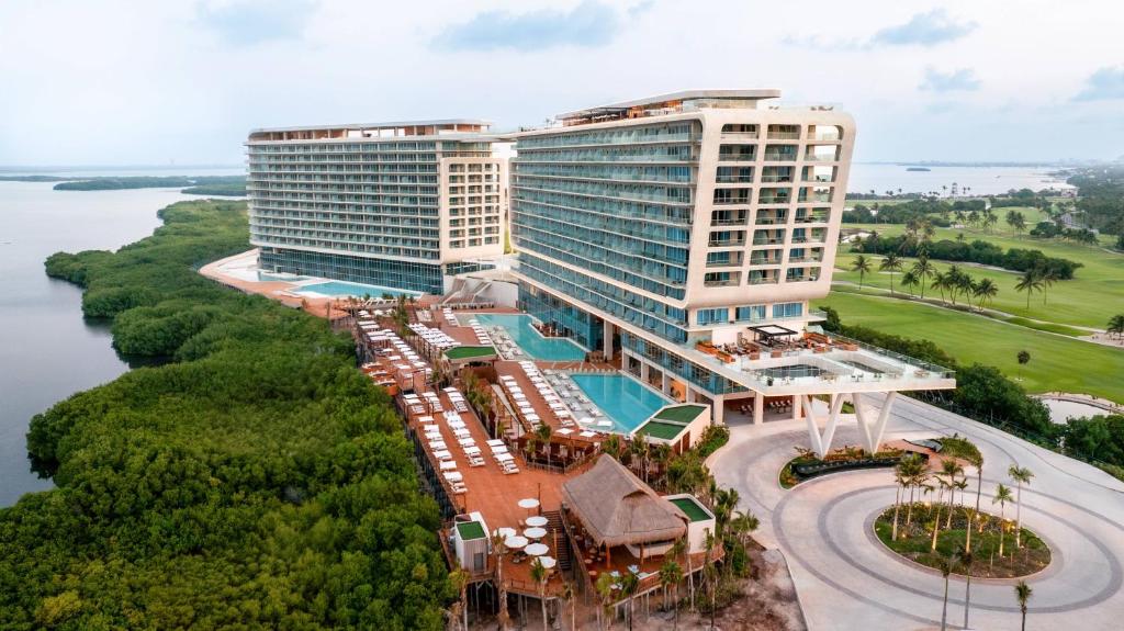 Hyatt Vivid Grand Island Cancun-All Inclusive Adults Only