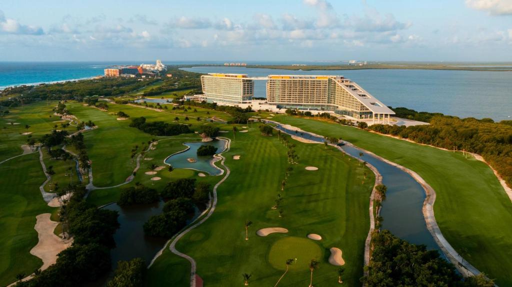 Hyatt Vivid Grand Island Cancun-All Inclusive Adults Only Hyatt Vivid Grand Island Cancun-All Inclusive Adults Only