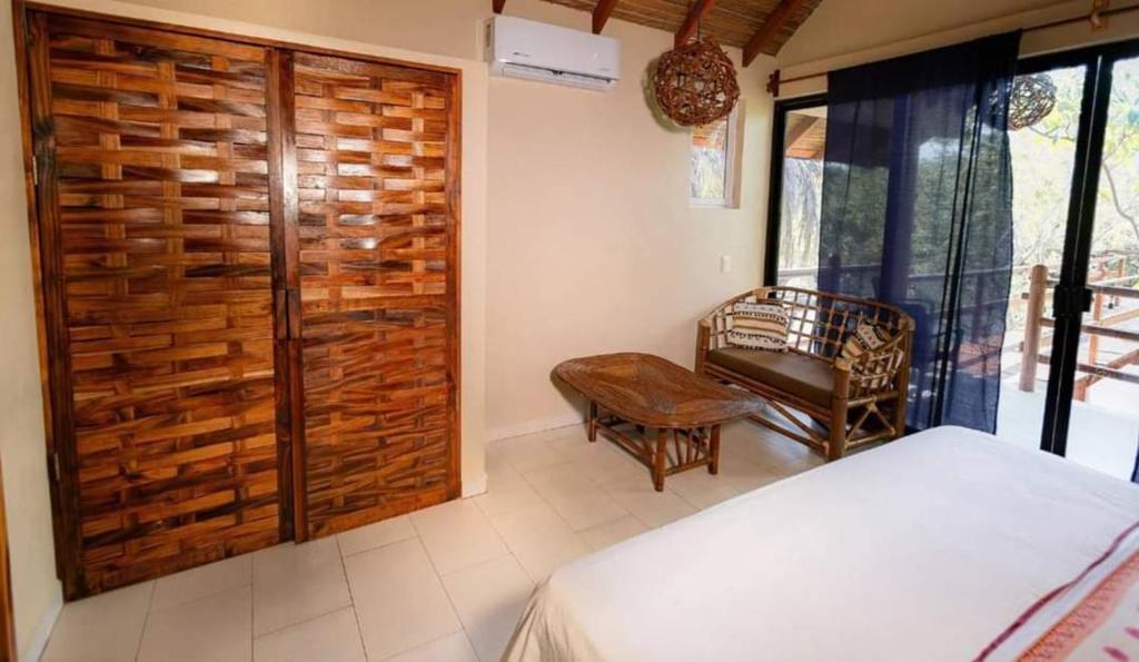 Jovita y Pancho Resort Saladita