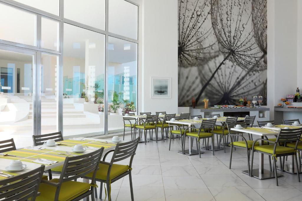 Krystal Urban Cancun & Beach Club