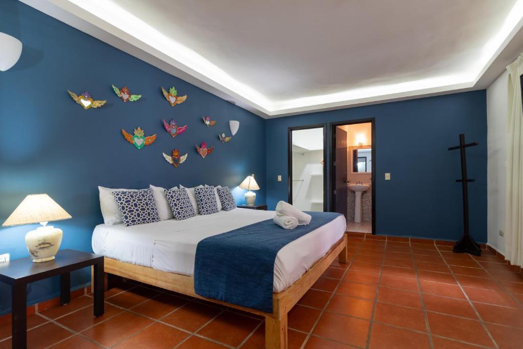La Iguana Vallarta LGBT ADULTS ONLY - Romantic Zone - Party Clubbing Street