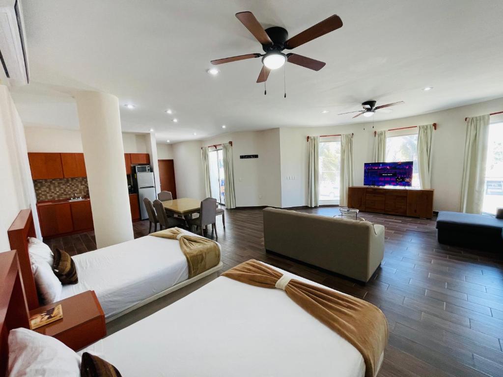 La Lola Hotel & Suites La Lola Hotel & Suites