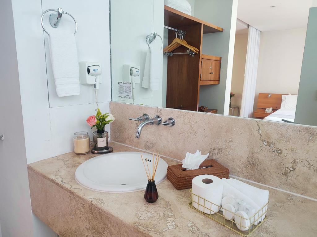 Lombardo Suites