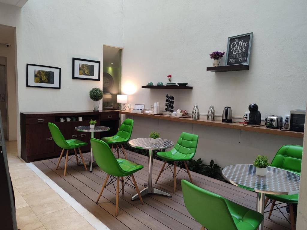 Lombardo Suites