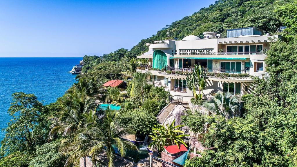 Luxury Ocean Frontage Boutique Suites