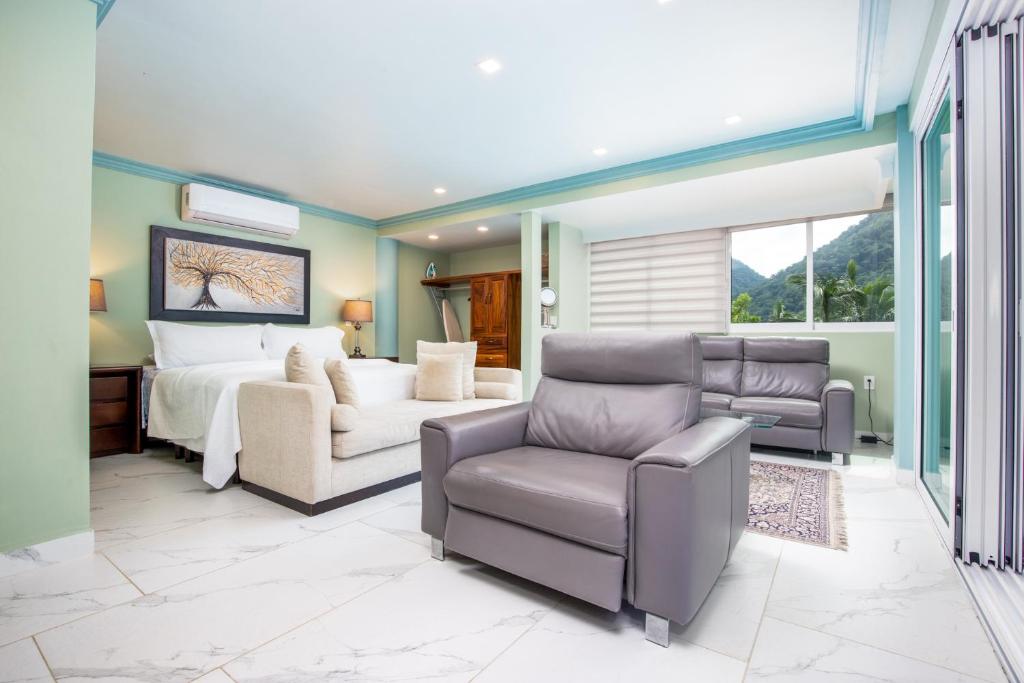 Luxury Ocean Frontage Boutique Suites