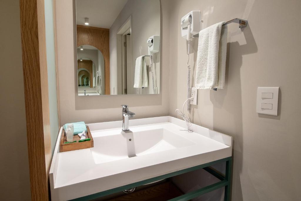 Oliva Plaza Hotel