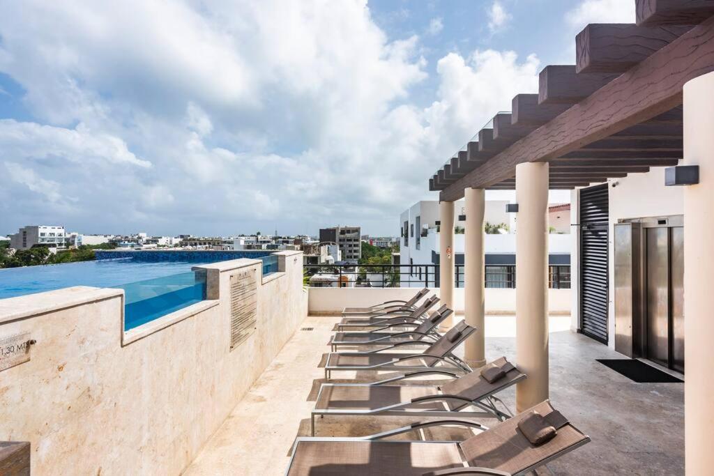 OneBR w Balcony or Small Studio in Playa del Carmen, BBQ, Pool Infinite, Whirlpool, AC, TV Smart, 200mb OneBR w Balcony or Small Studio in Playa del Carmen, BBQ, Pool Infinite, Whirlpool, AC, TV Smart, 200mb