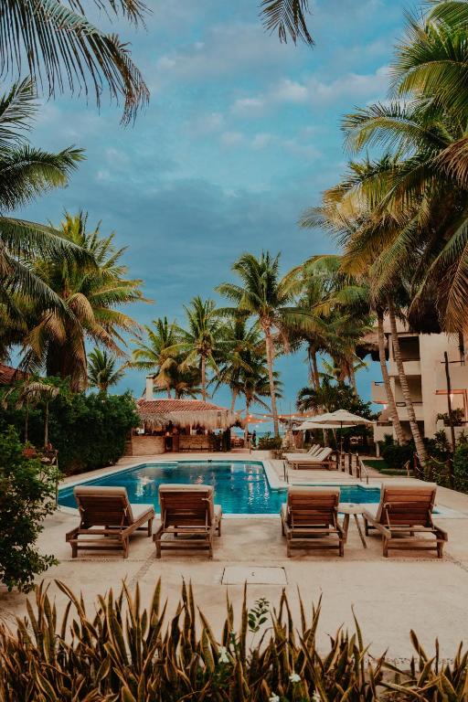 Petit Lafitte Beach Front Hotel & Bungalows Petit Lafitte Beach Front Hotel & Bungalows