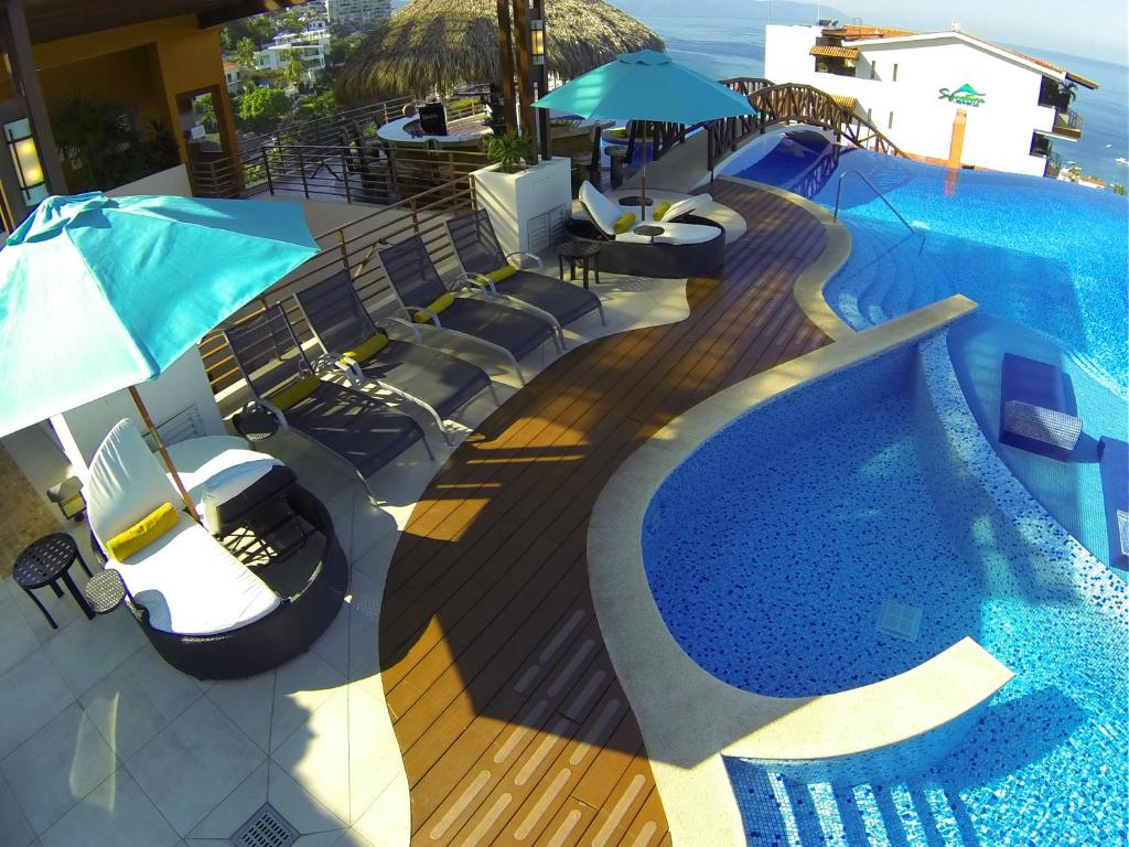 Pinnacle Resorts 220