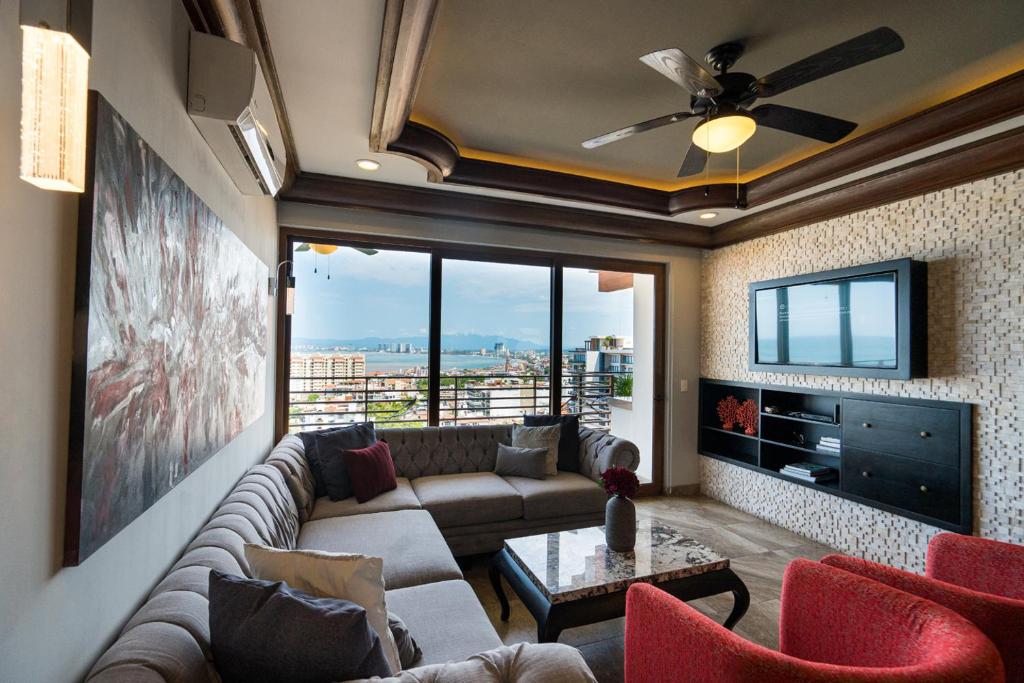 Pinnacle Resorts 220