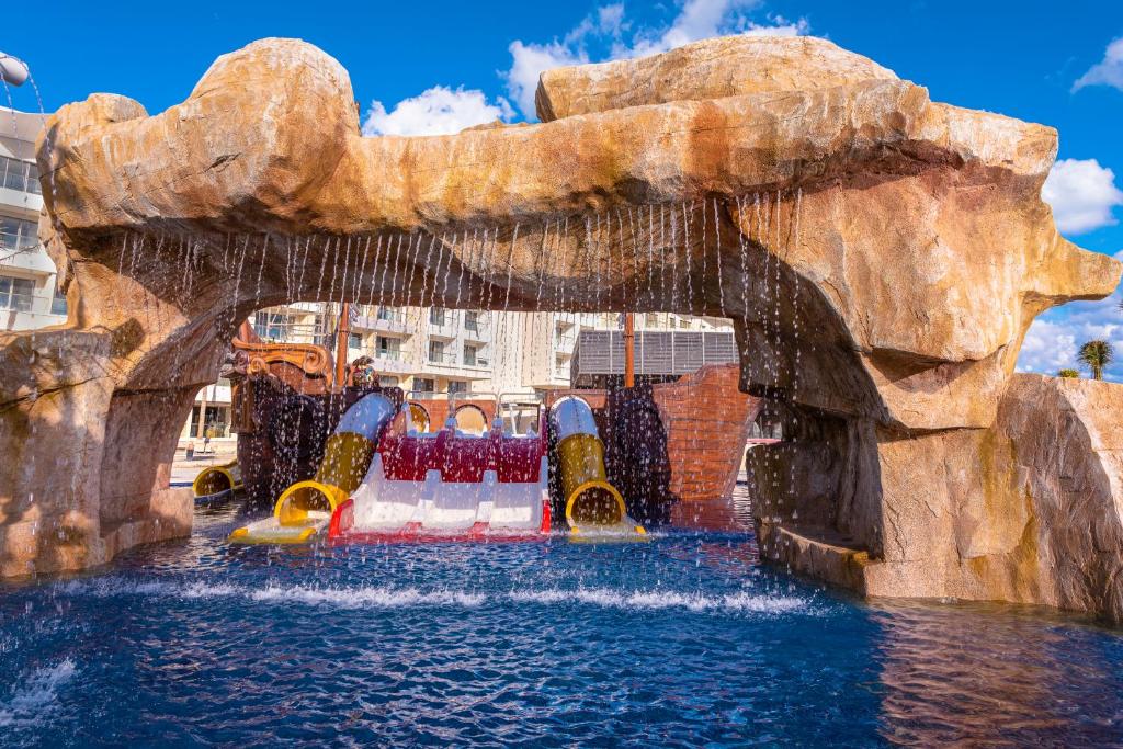 Planet Hollywood Cancun, An Autograph Collection All-Inclusive Resort Planet Hollywood Cancun, An Autograph Collection All-Inclusive Resort