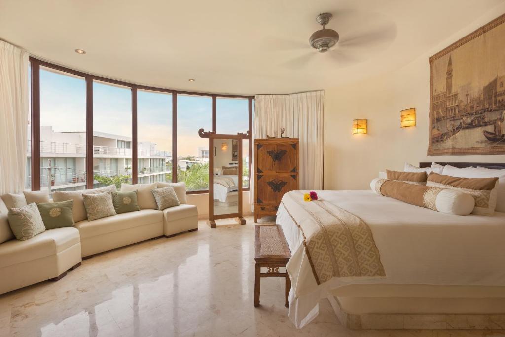Porto Playa Condo Hotel and Beach Club