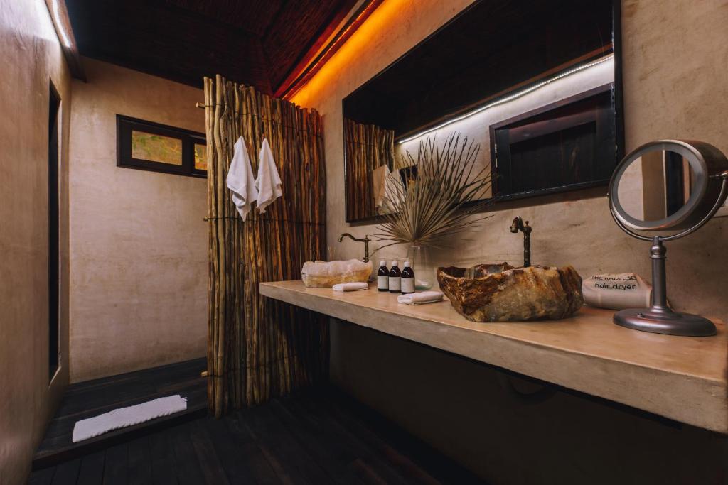 Radhoo Tulum