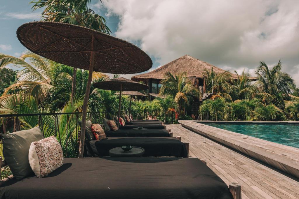 Radhoo Tulum