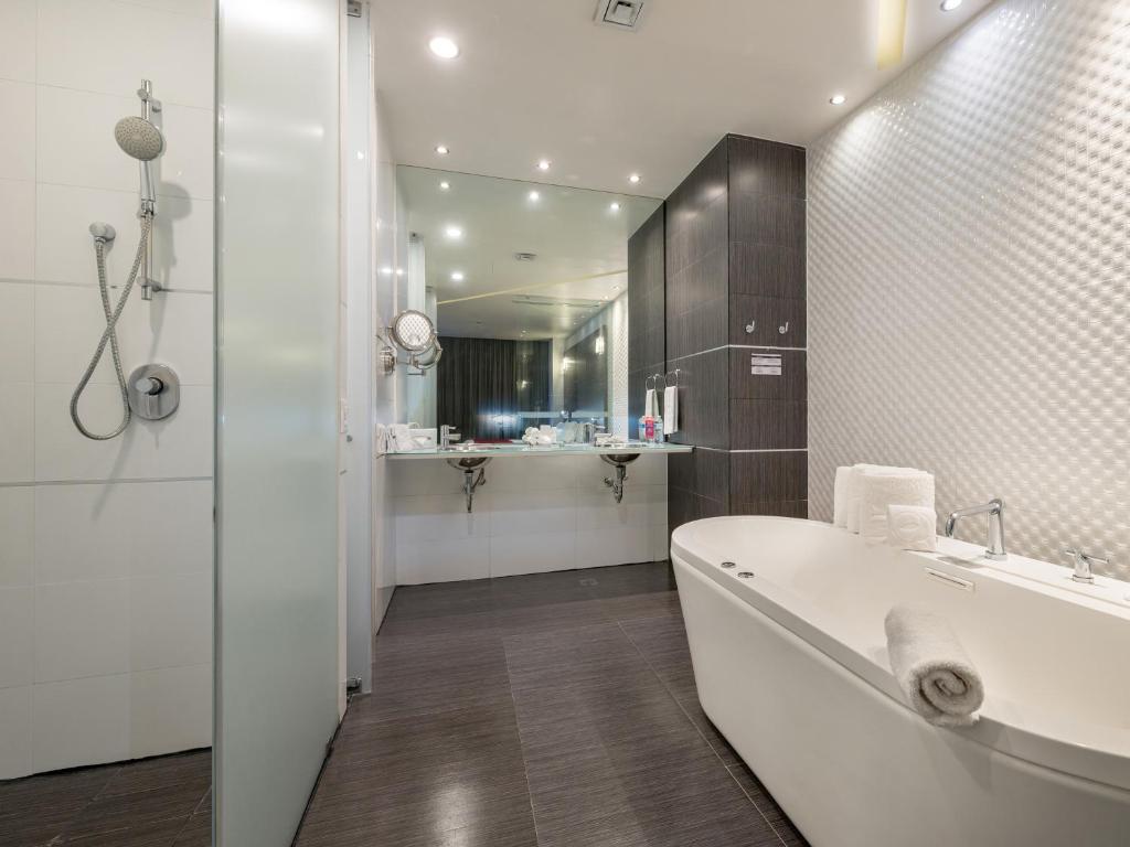 Ramada Encore by Wyndham Guadalajara Sur