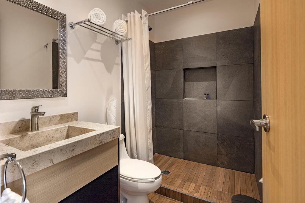 ROOM Hotel & Suites