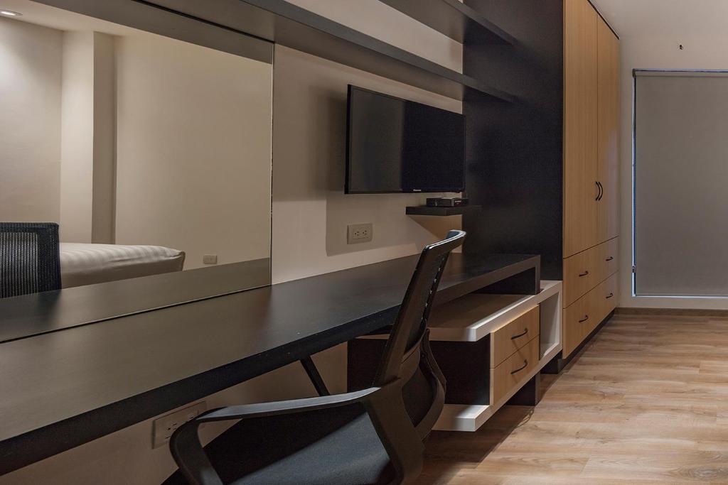 ROOM Hotel & Suites