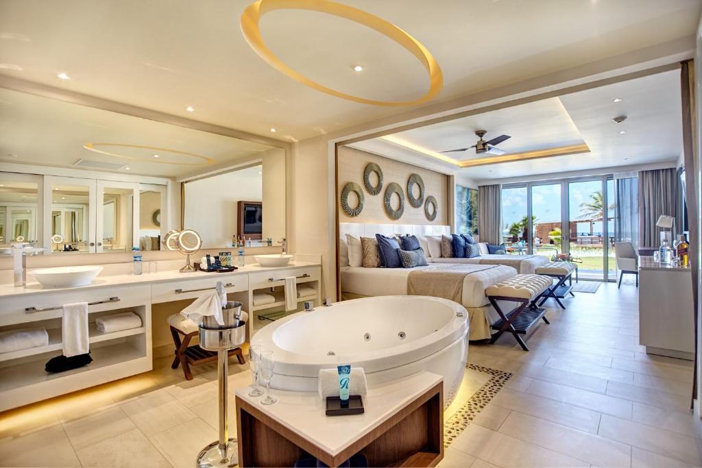 Royalton Riviera Cancun, An Autograph Collection All-Inclusive Resort & Casino Royalton Riviera Cancun, An Autograph Collection All-Inclusive Resort & Casino