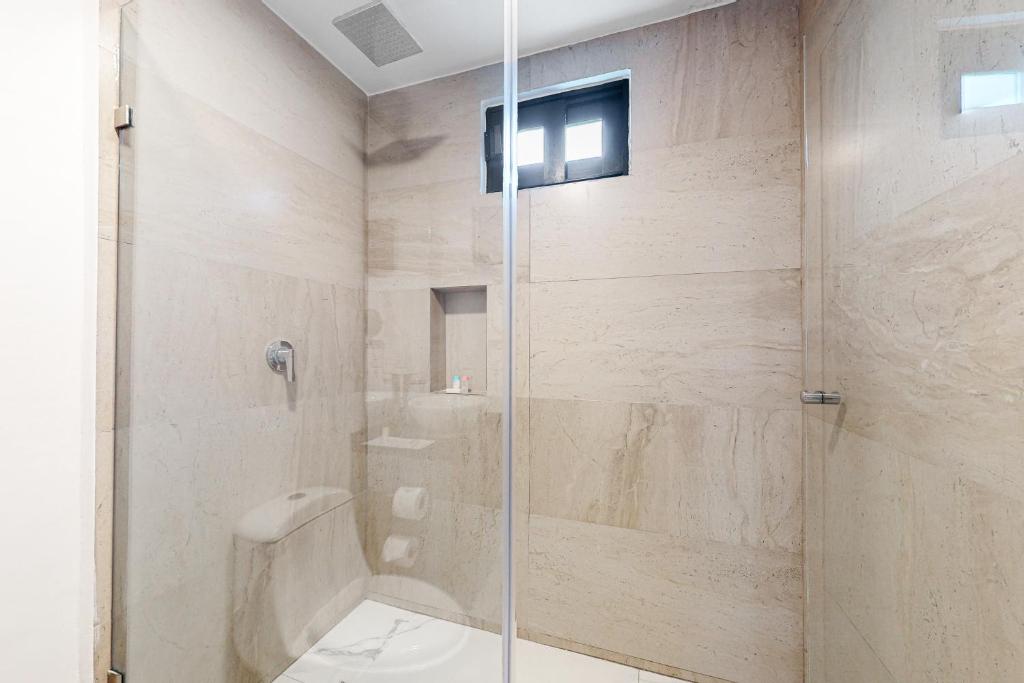 Seven Boutique Unit #36