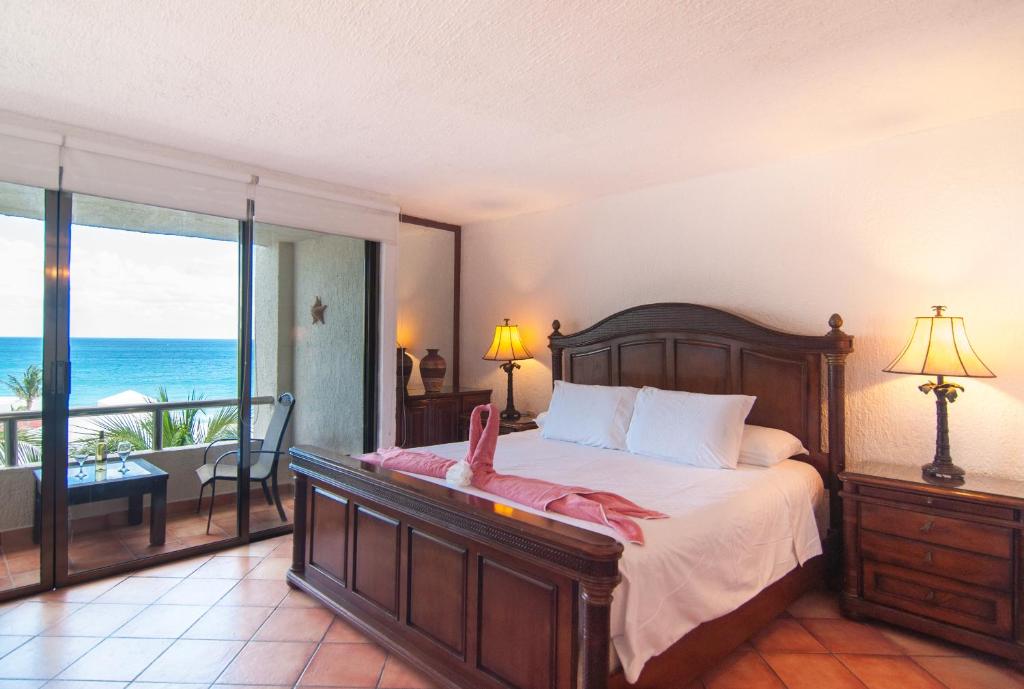 Solymar Condo Beach Resort by Casago