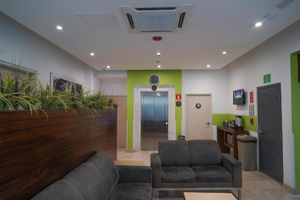 SR Hotel