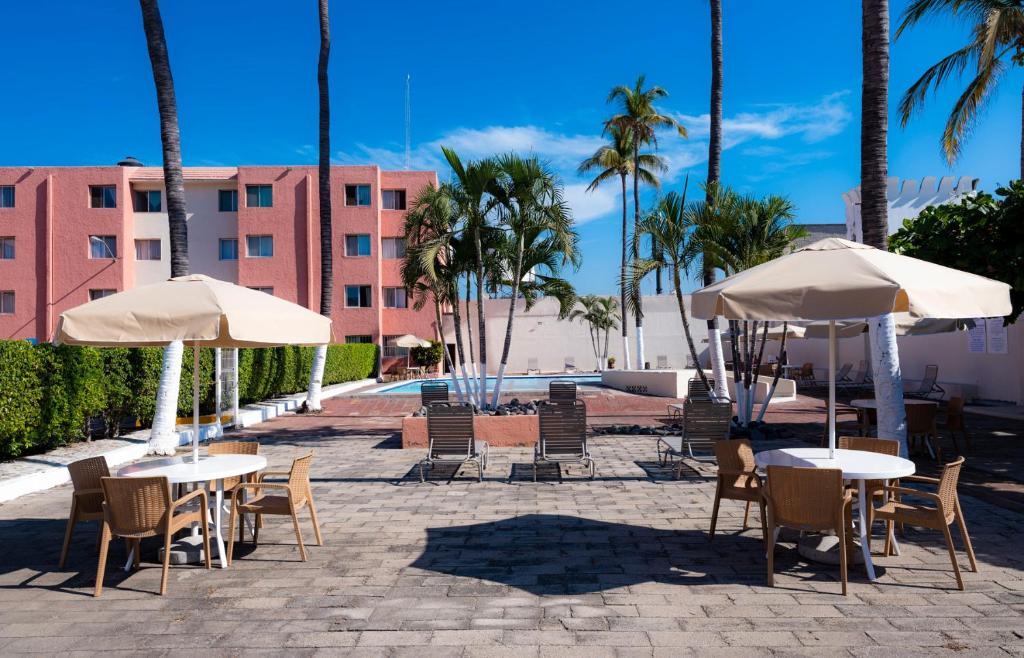 Suites Santa Barbara Suites Santa Barbara