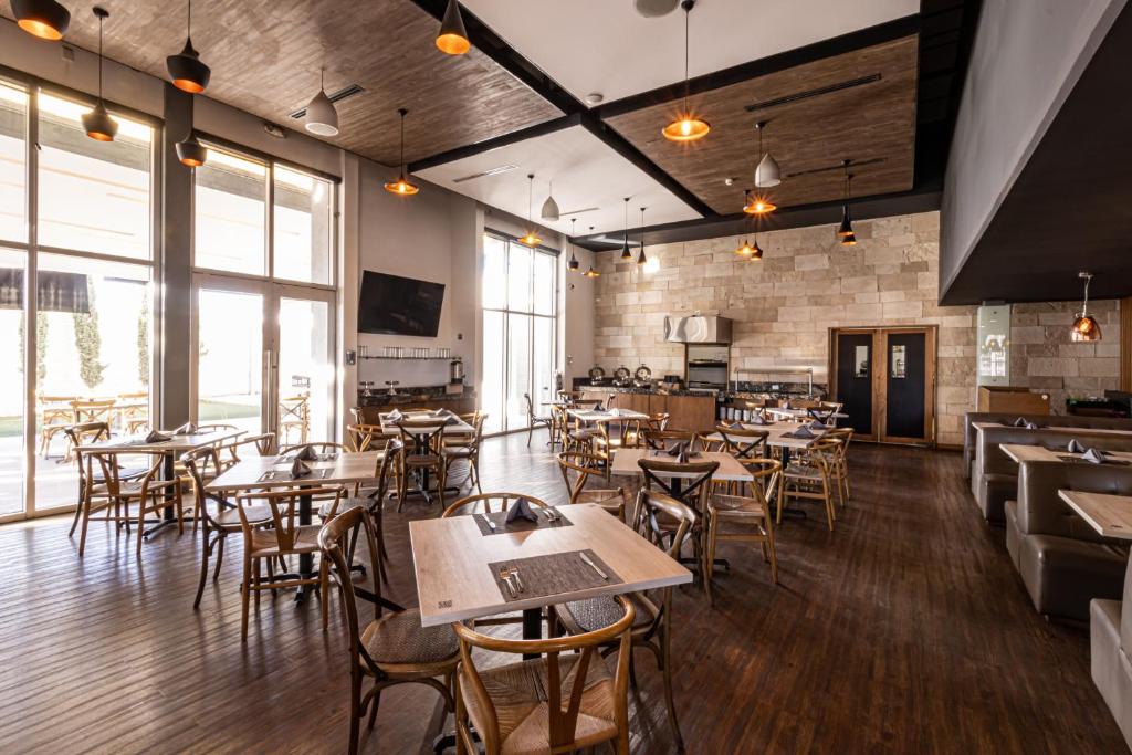 TRYP by Wyndham San Luis Potosi Hotel & Suites