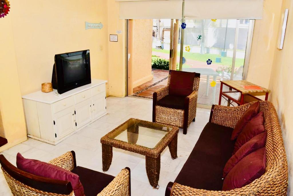 VILLA PARA 8 PERSONAS 6 Adultos 2 Menores En HOTEL TSORO IXTAPA WIFI GRATIS VILLA PARA 8 PERSONAS 6 Adultos 2 Menores En HOTEL TSORO IXTAPA WIFI GRATIS