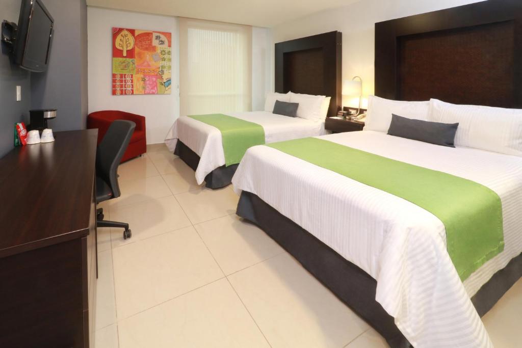 Wyndham Garden Guadalajara Acueducto Wyndham Garden Guadalajara Acueducto
