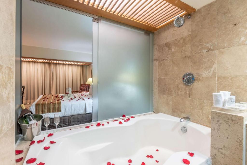 Wyndham Garden Guadalajara Expo Plaza del Sol
