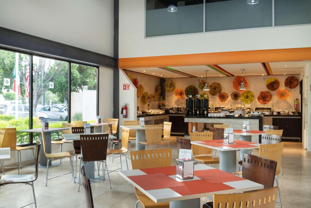 Wyndham Garden Guadalajara Expo Plaza del Sol